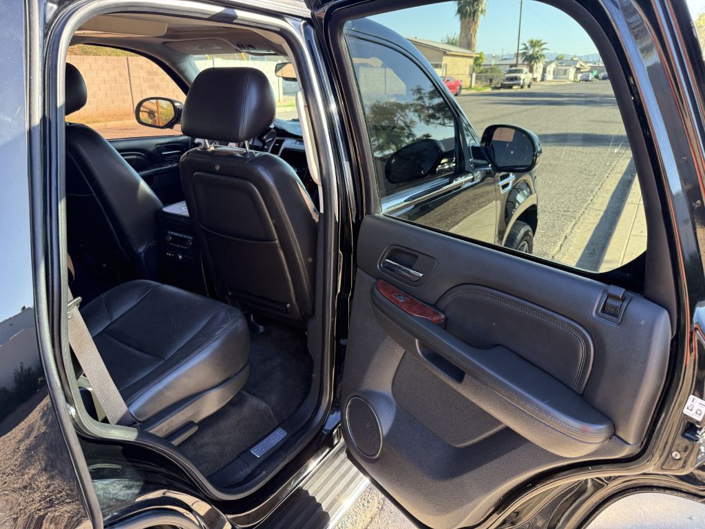 2013 Cadillac Escalade Image 14