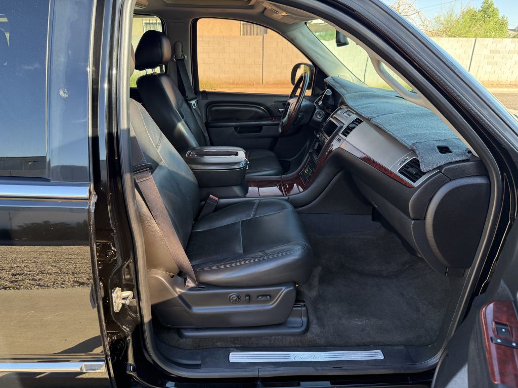 2013 Cadillac Escalade Image 17