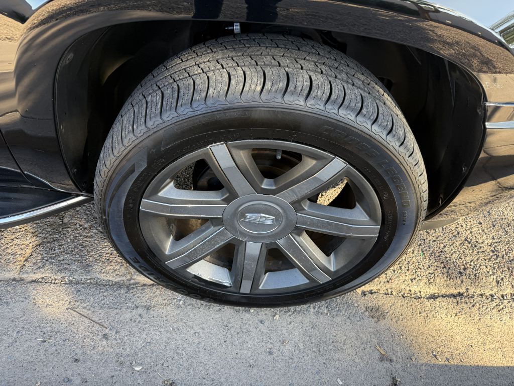 2013 Cadillac Escalade Image 18