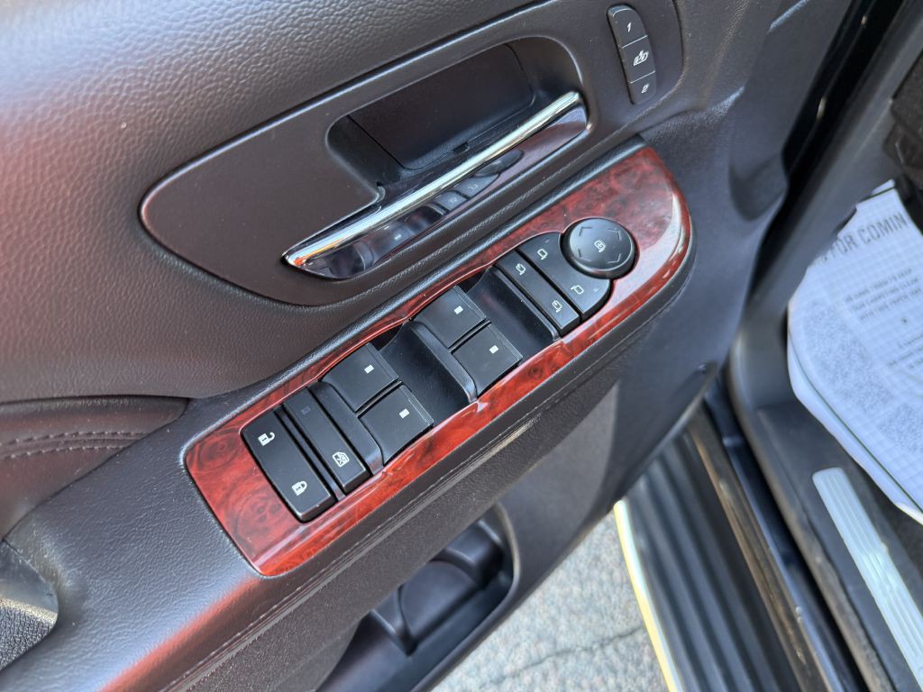 2013 Cadillac Escalade Image 19