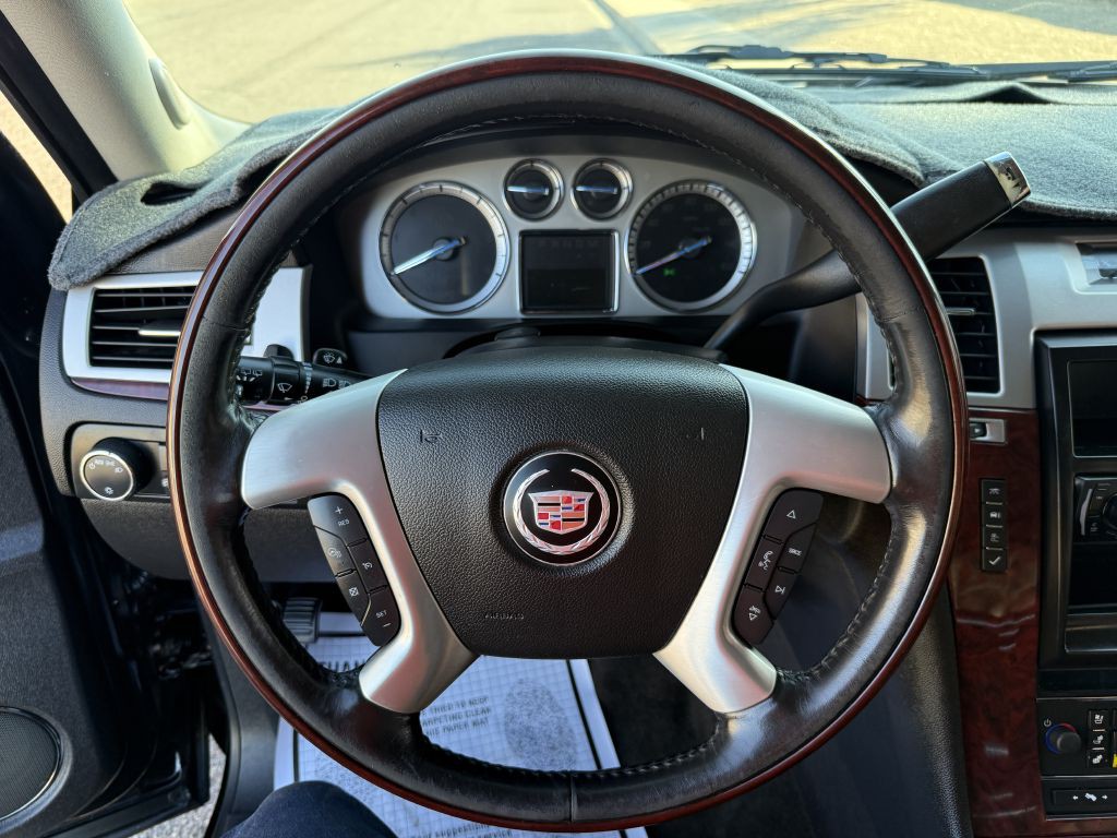 2013 Cadillac Escalade Image 22