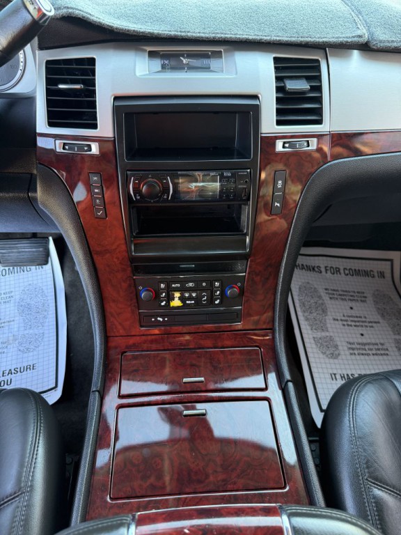 2013 Cadillac Escalade Image 23