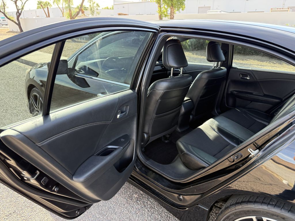 2017 Honda Accord Image 9