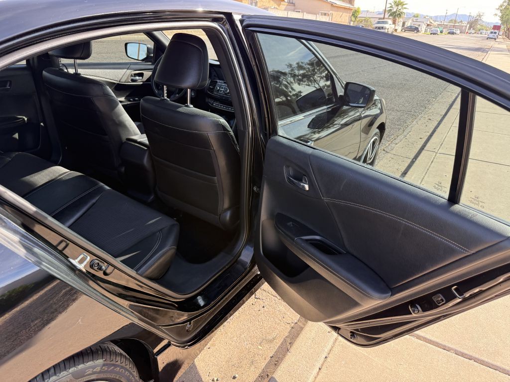 2017 Honda Accord Image 11