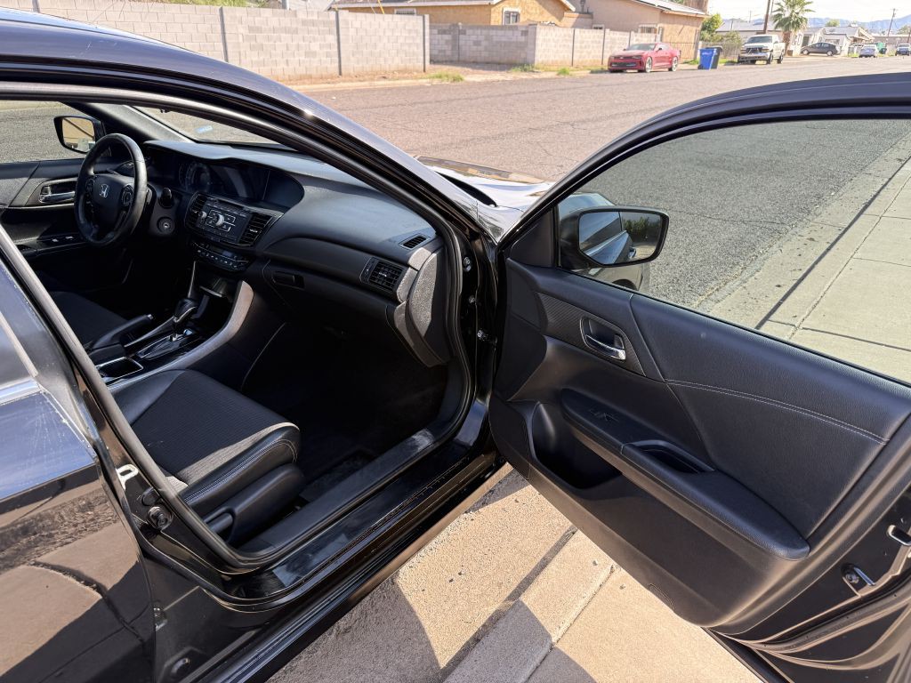 2017 Honda Accord Image 13