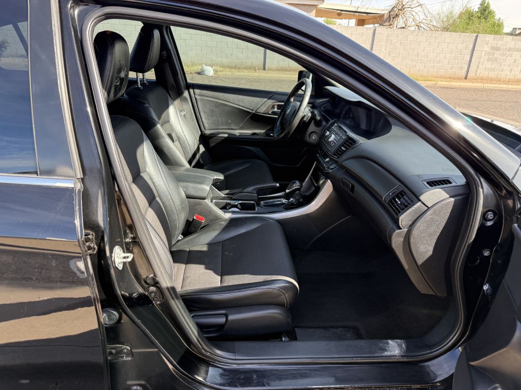 2017 Honda Accord Image 14
