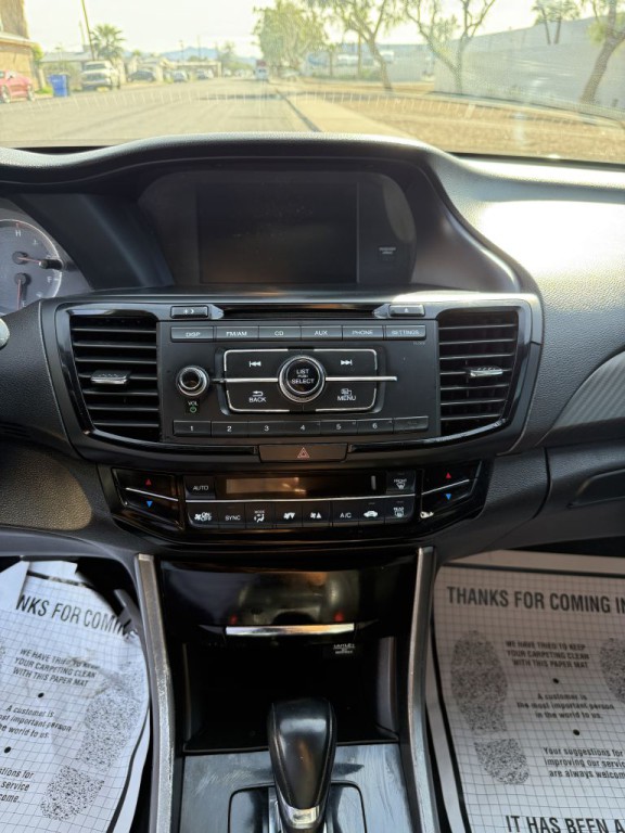 2017 Honda Accord Image 19