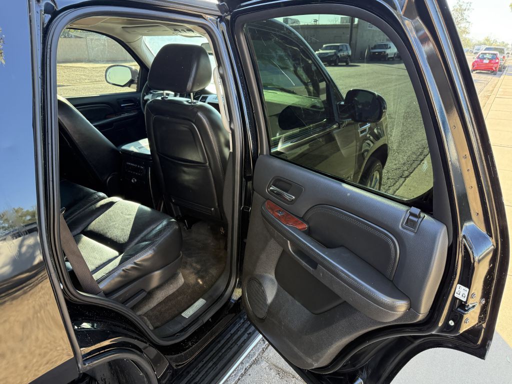 2008 Cadillac Escalade Image 14