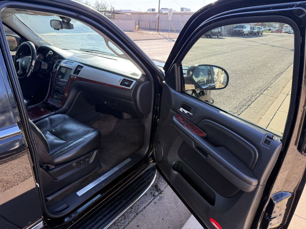 2008 Cadillac Escalade Image 16
