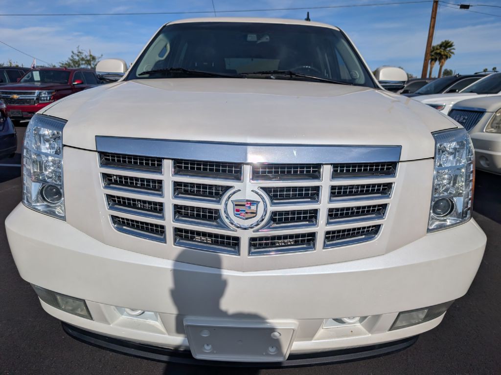 2011 Cadillac Escalade Image 2