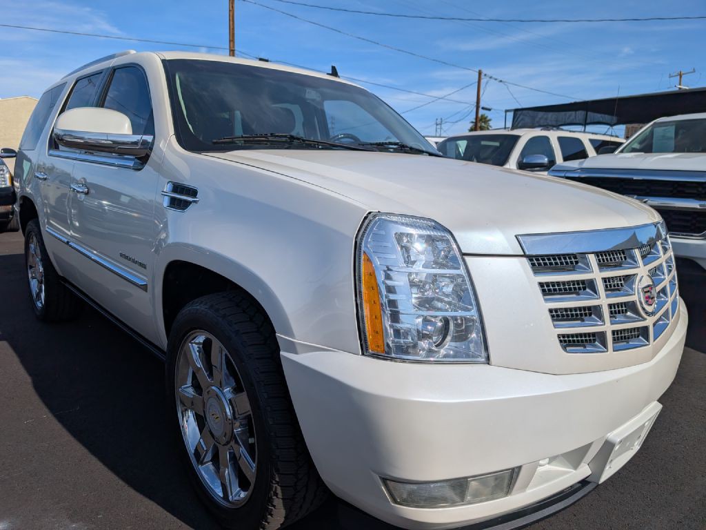2011 Cadillac Escalade Image 3