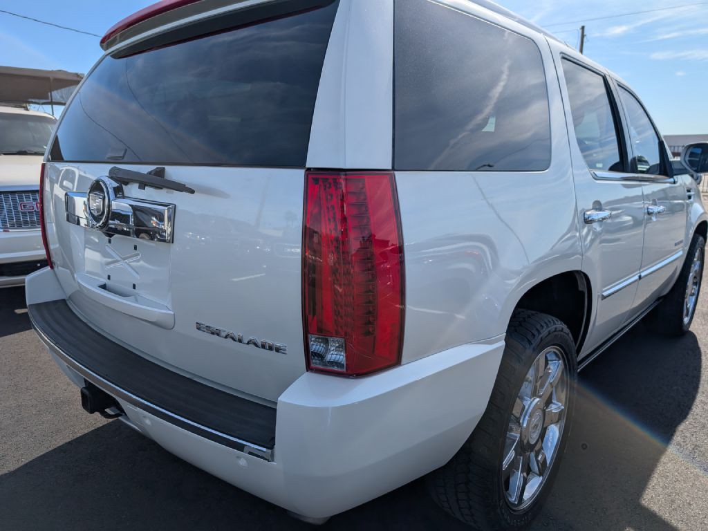 2011 Cadillac Escalade Image 4