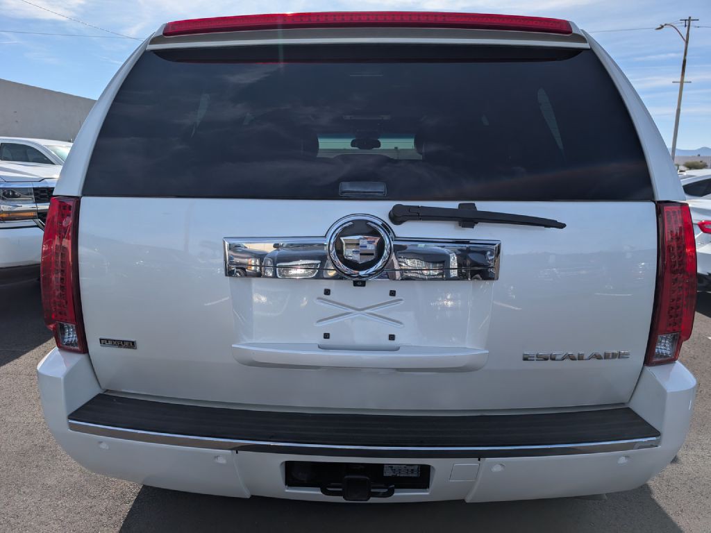 2011 Cadillac Escalade Image 5