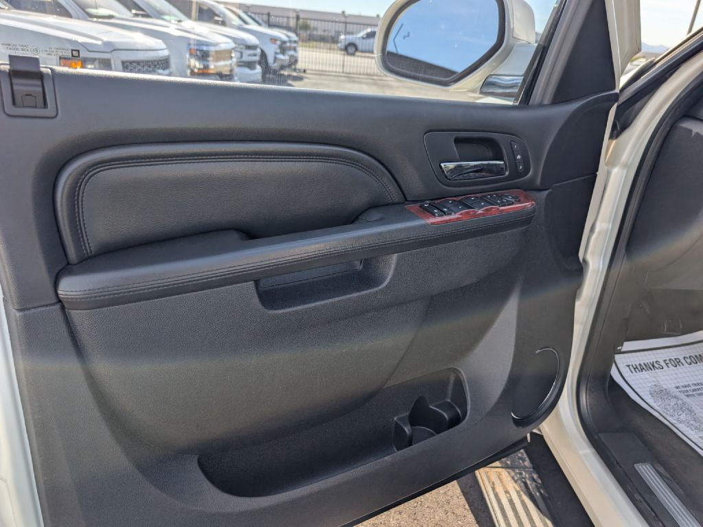 2011 Cadillac Escalade Image 7