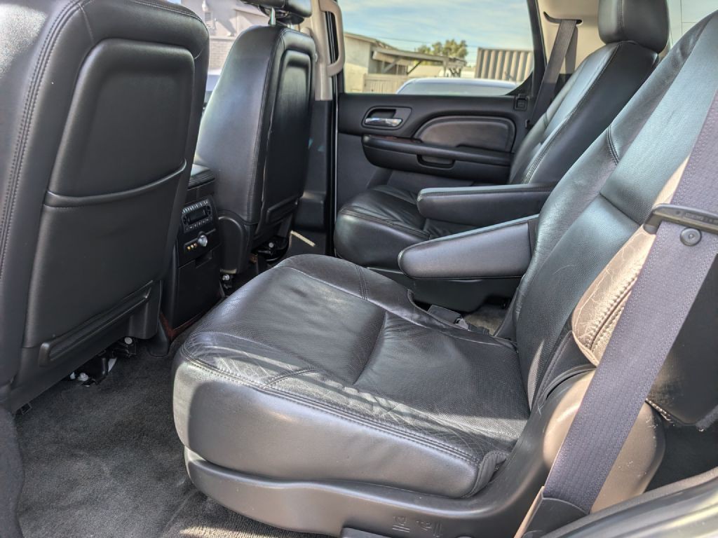 2011 Cadillac Escalade Image 9