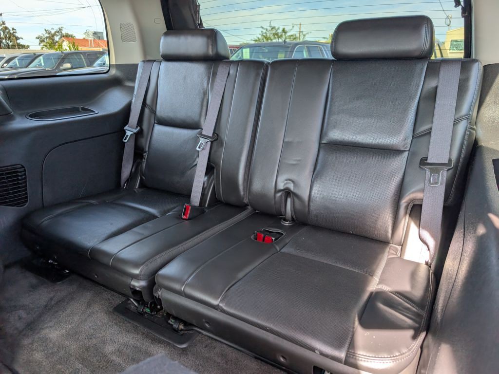 2011 Cadillac Escalade Image 10