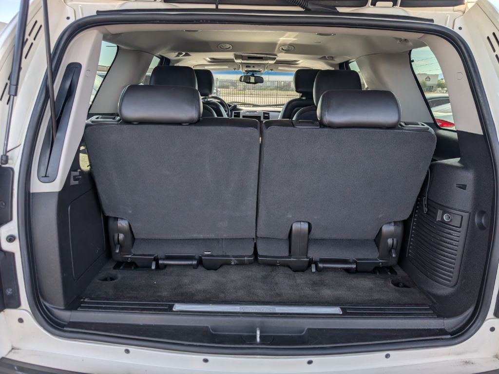 2011 Cadillac Escalade Image 11