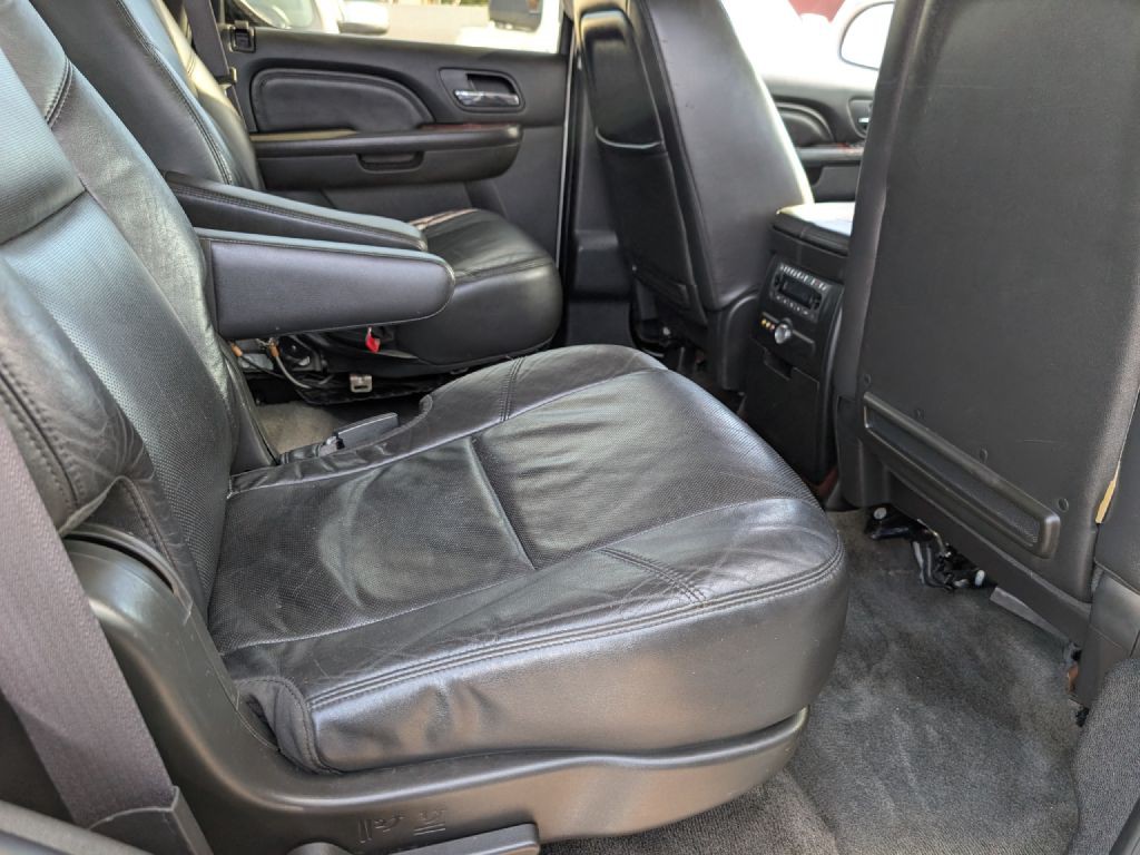 2011 Cadillac Escalade Image 14