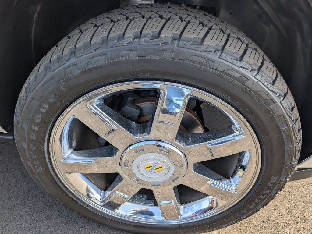 2011 Cadillac Escalade Image 18