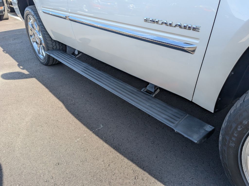 2011 Cadillac Escalade Image 19