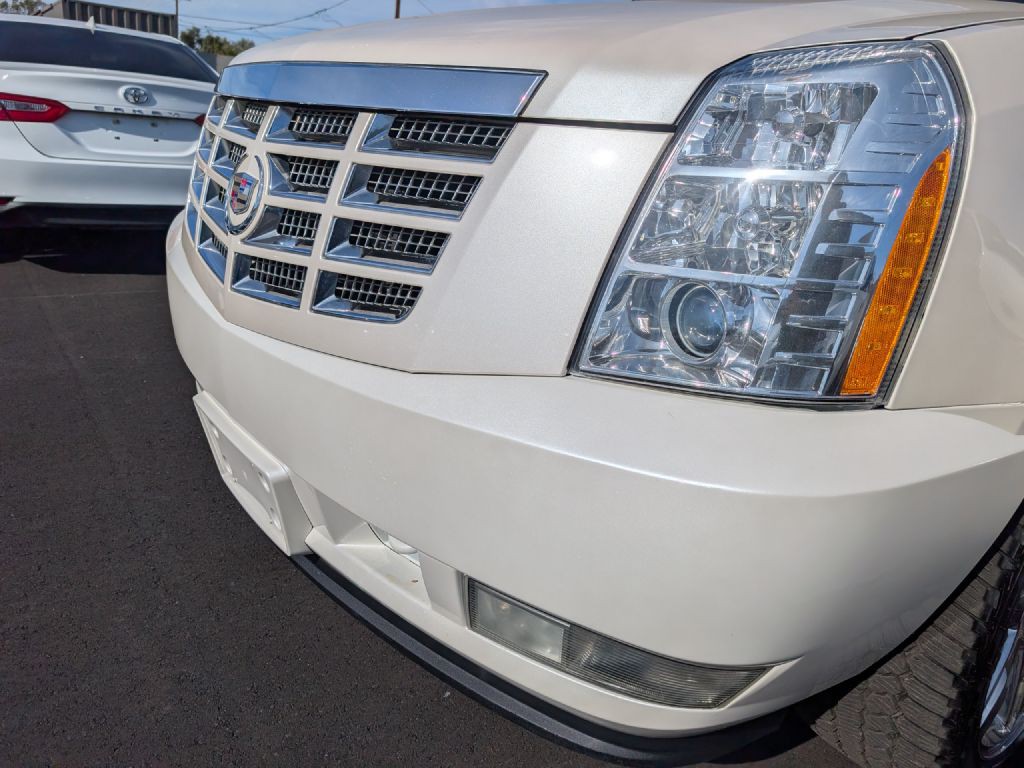 2011 Cadillac Escalade Image 20