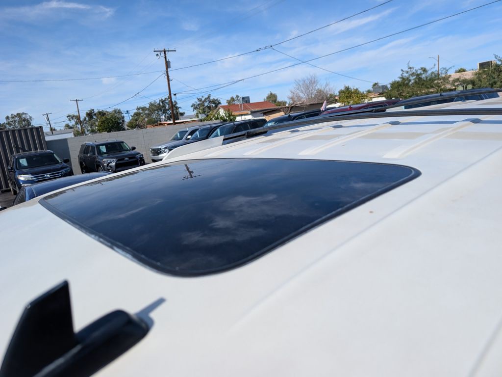 2011 Cadillac Escalade Image 21