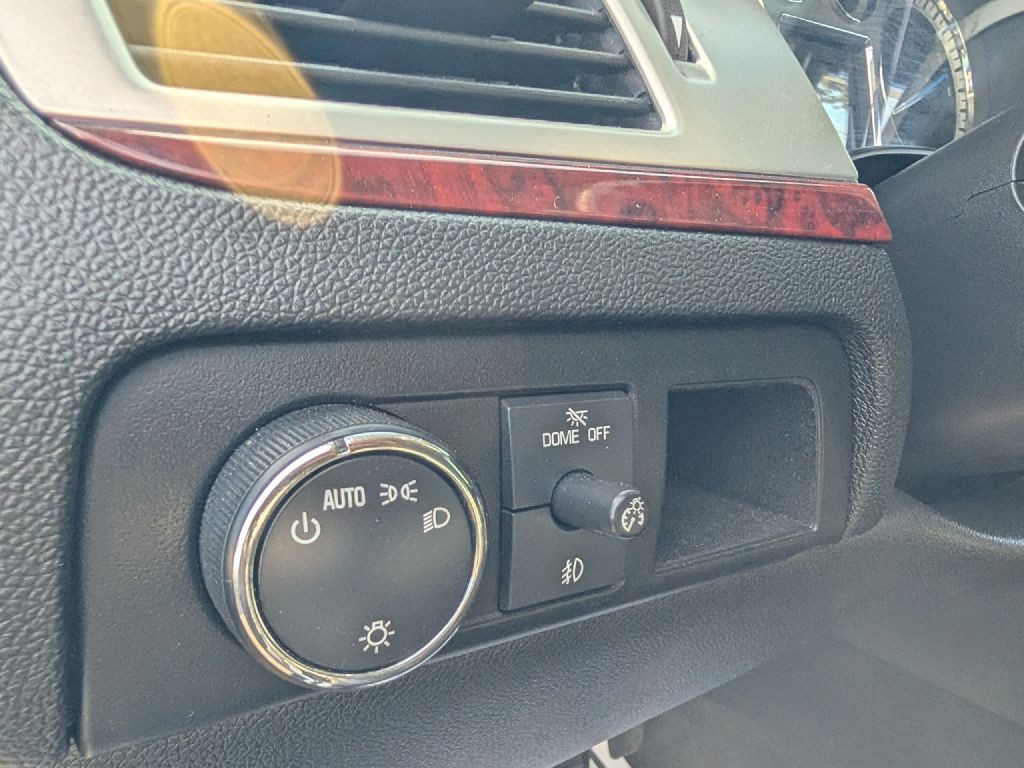 2011 Cadillac Escalade Image 23