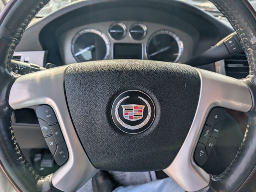 2011 Cadillac Escalade Image 24