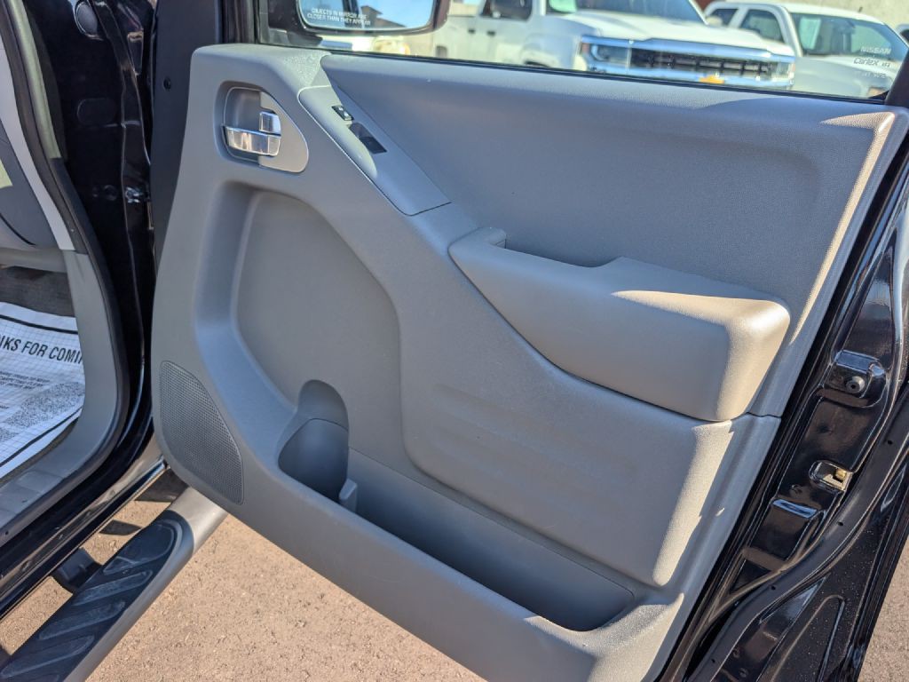 2018 Nissan Frontier Image 16
