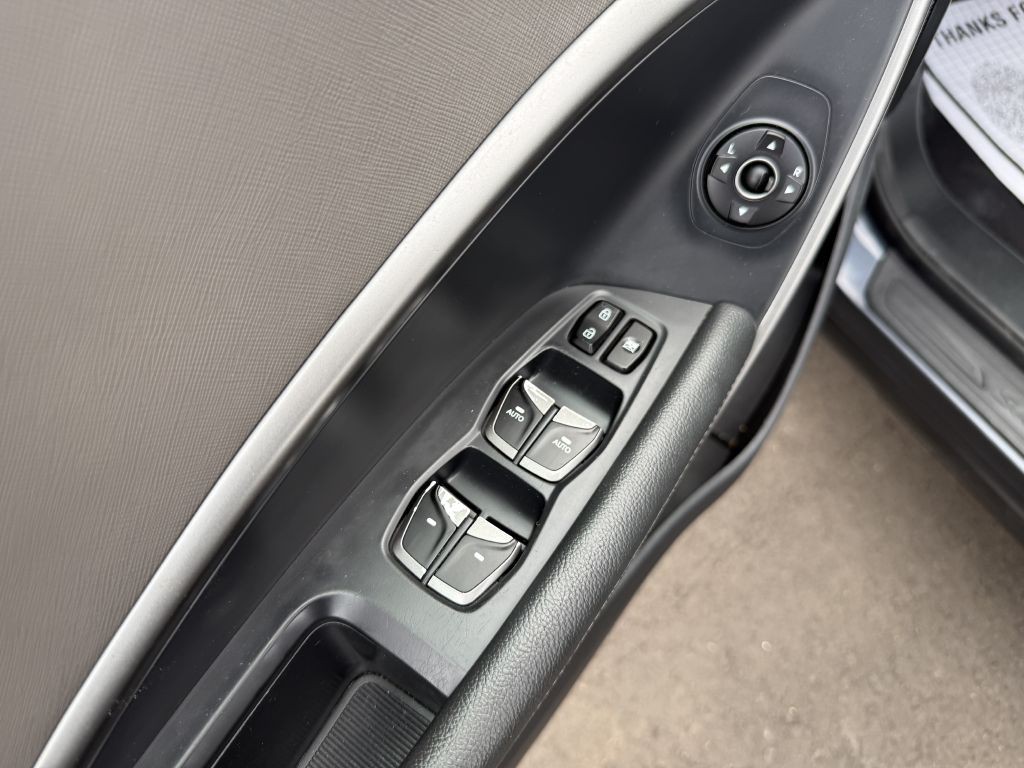 2018 Hyundai Santa Fe Image 18