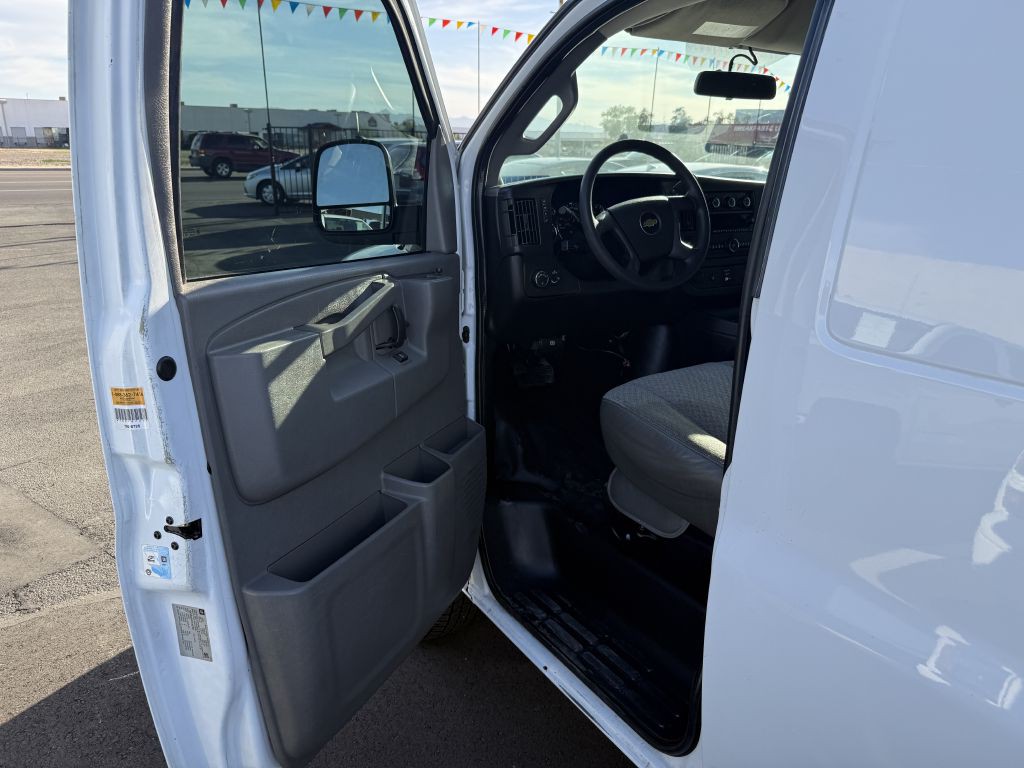 2017 Chevrolet Express Image 7