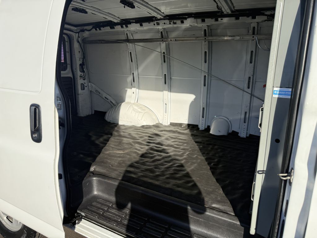 2017 Chevrolet Express Image 10