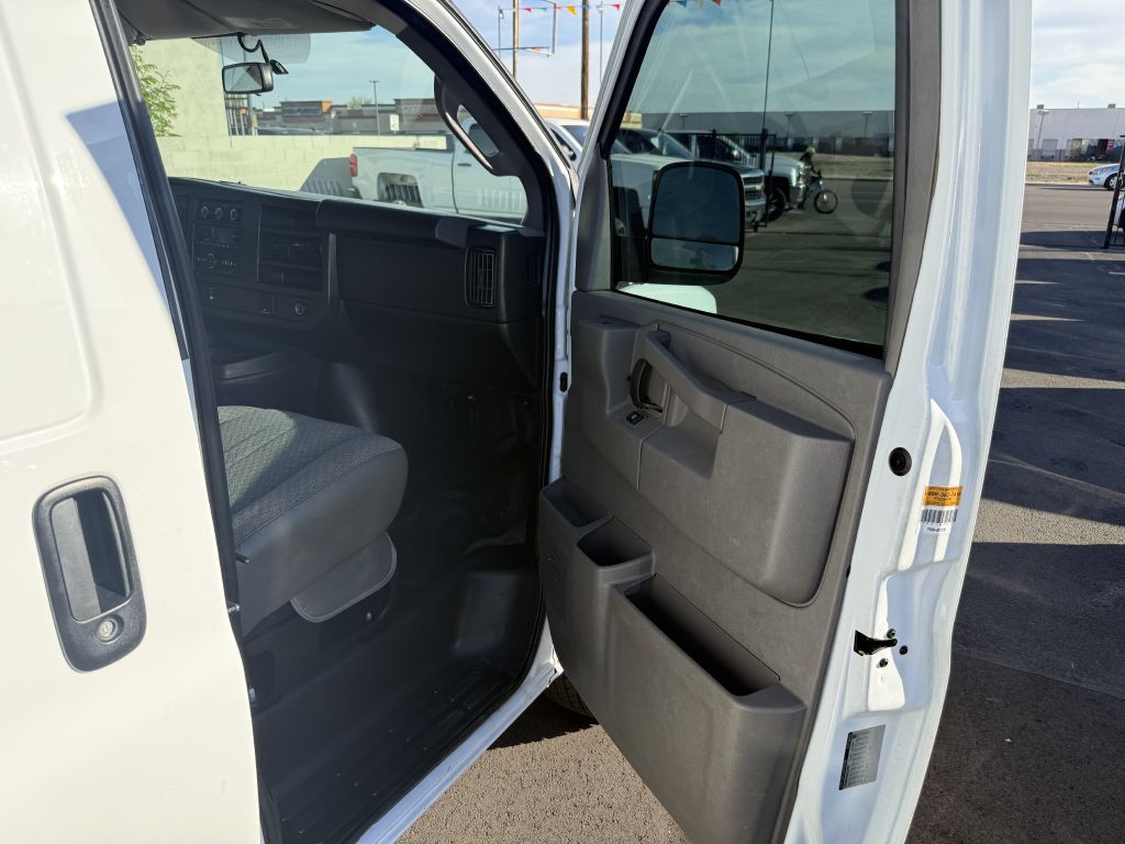 2017 Chevrolet Express Image 11