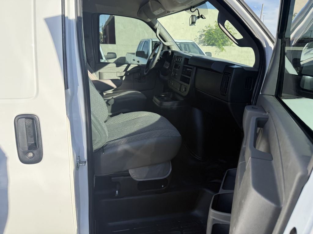 2017 Chevrolet Express Image 12