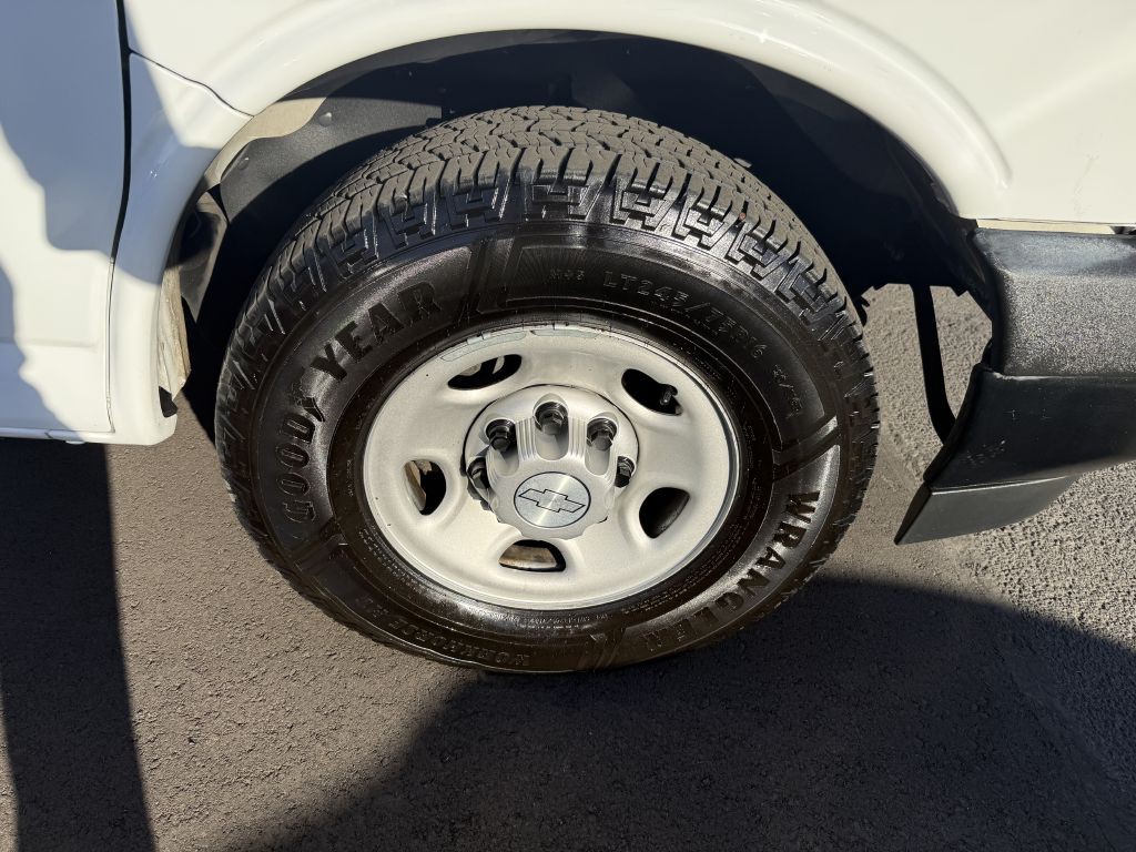 2017 Chevrolet Express Image 13