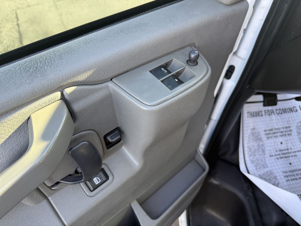 2017 Chevrolet Express Image 14