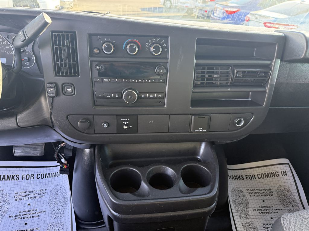2017 Chevrolet Express Image 17