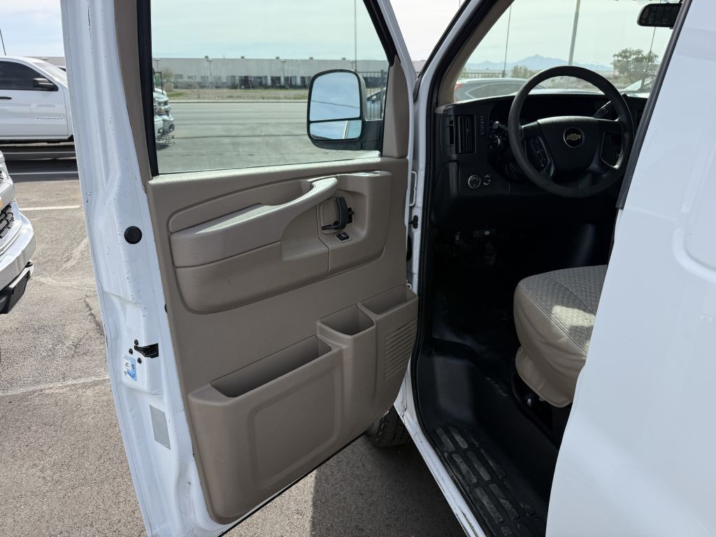 2014 Chevrolet Express Image 7