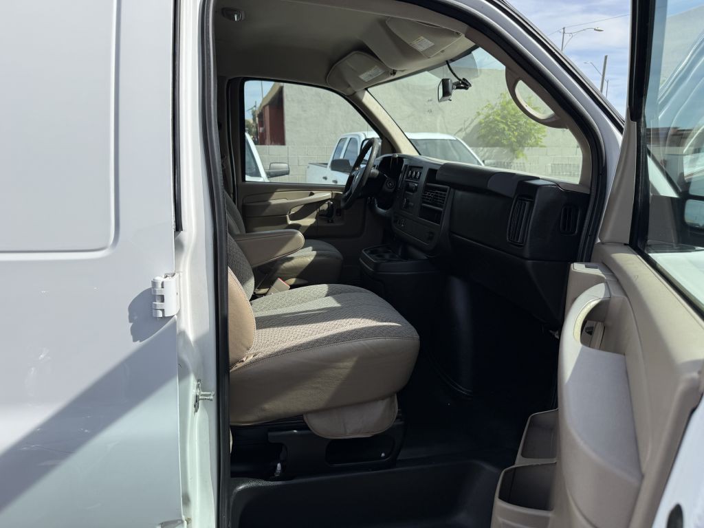 2014 Chevrolet Express Image 12