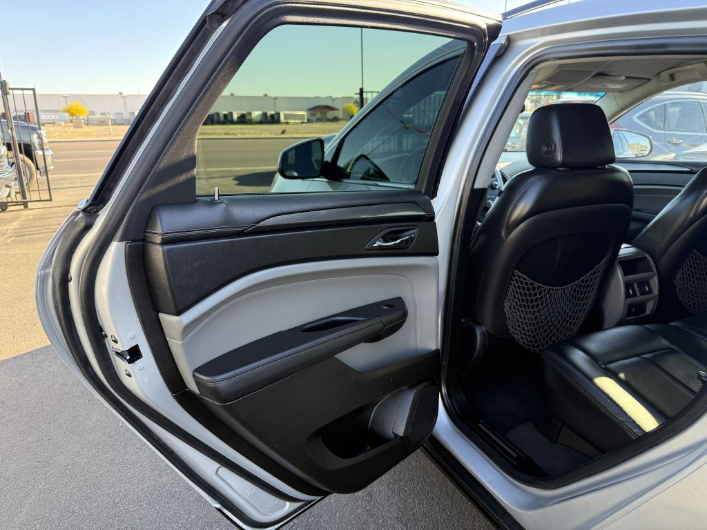 2011 Cadillac SRX Image 10