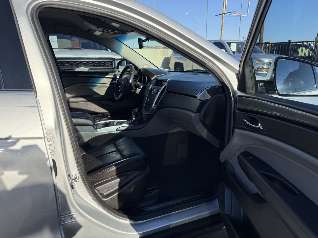 2011 Cadillac SRX Image 16