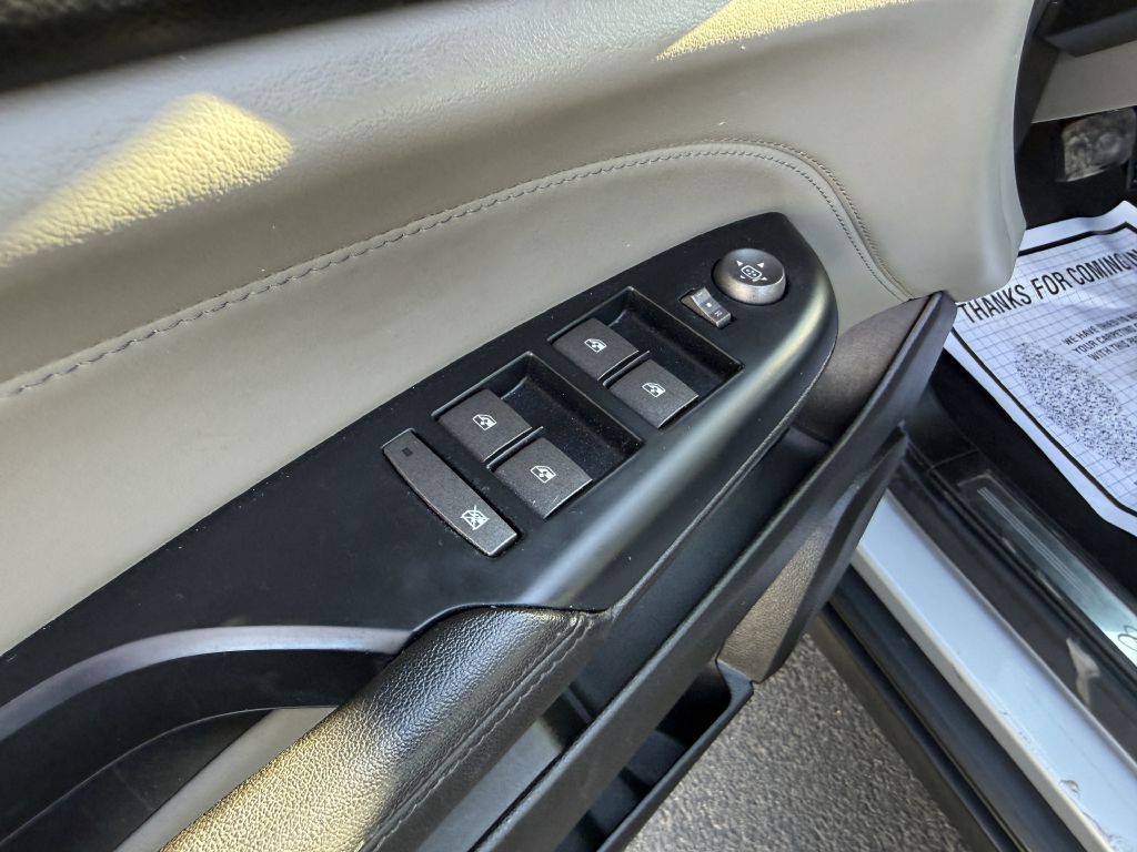 2011 Cadillac SRX Image 18