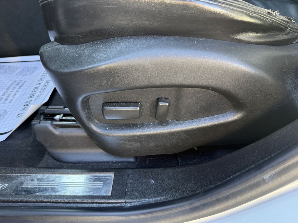 2011 Cadillac SRX Image 19