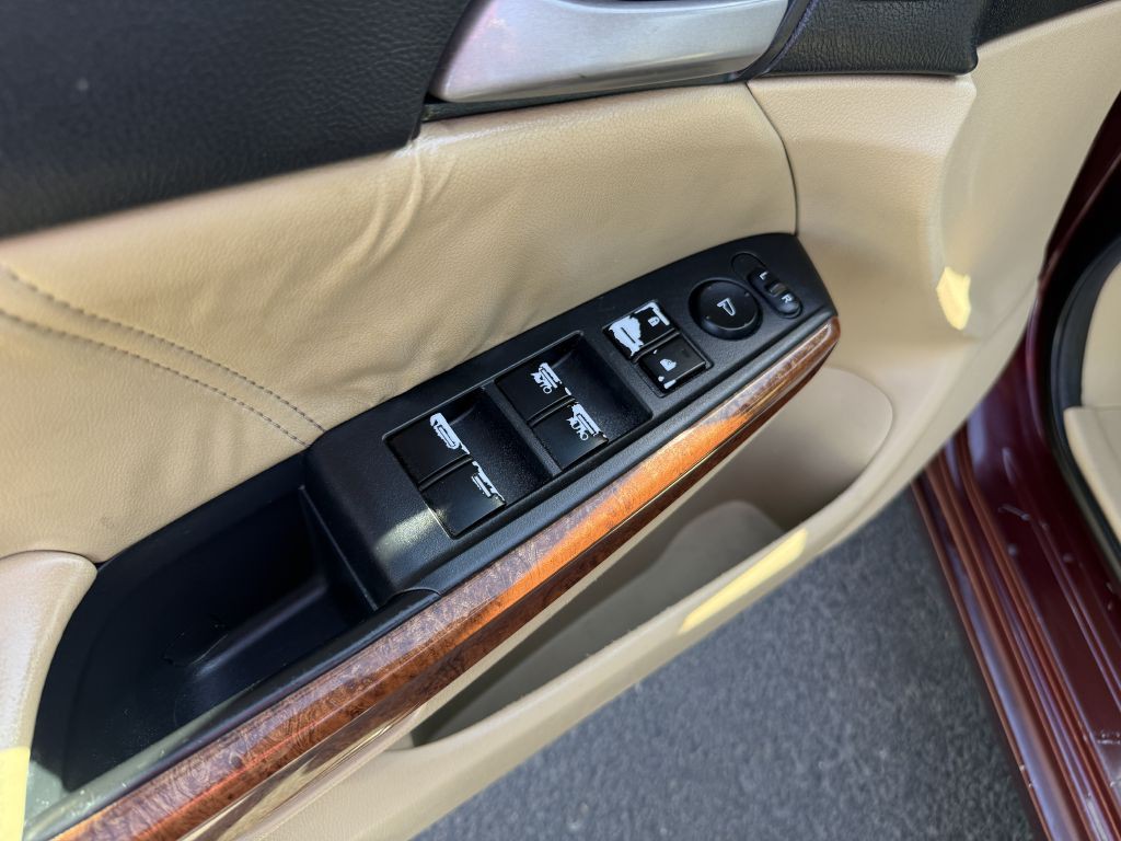 2012 Honda Accord Image 19