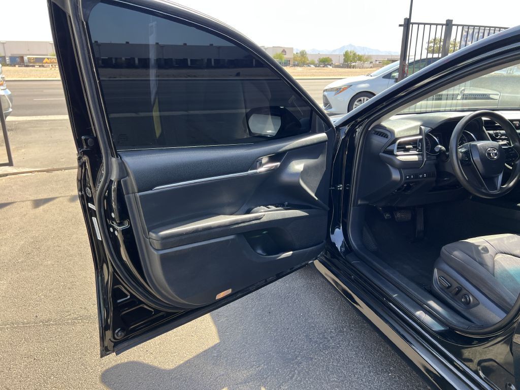 2019 Toyota Camry Image 9