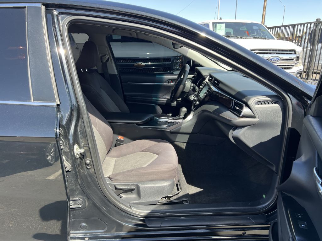 2019 Toyota Camry Image 16