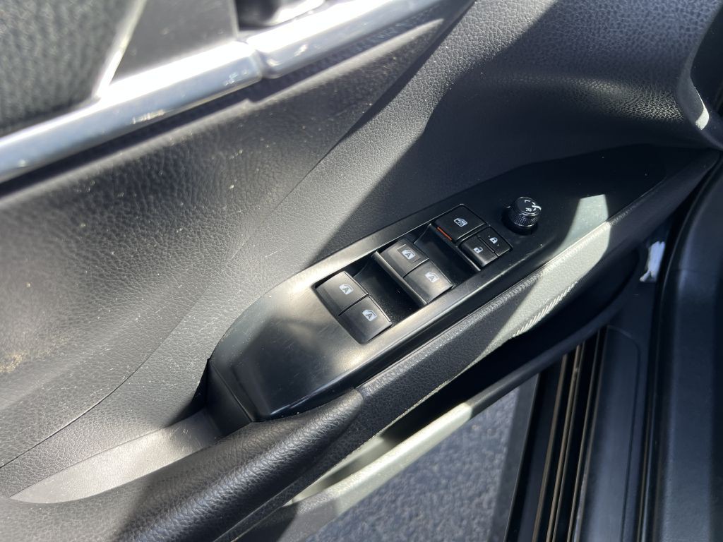 2019 Toyota Camry Image 17