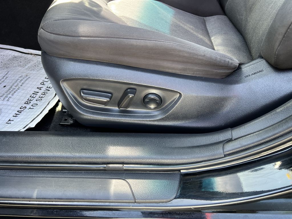 2019 Toyota Camry Image 18