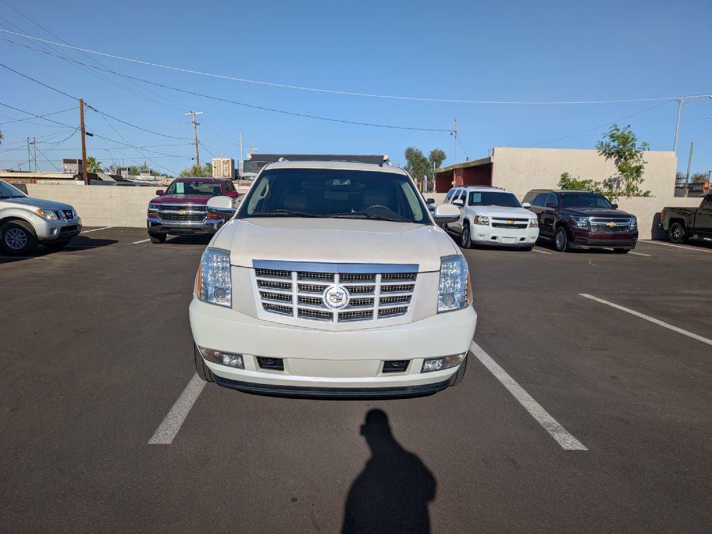 2010 Cadillac Escalade Image 2