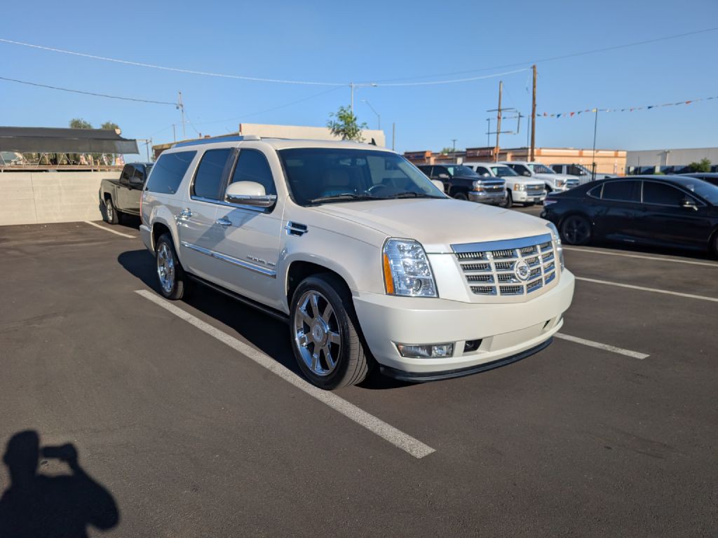 2010 Cadillac Escalade Image 3